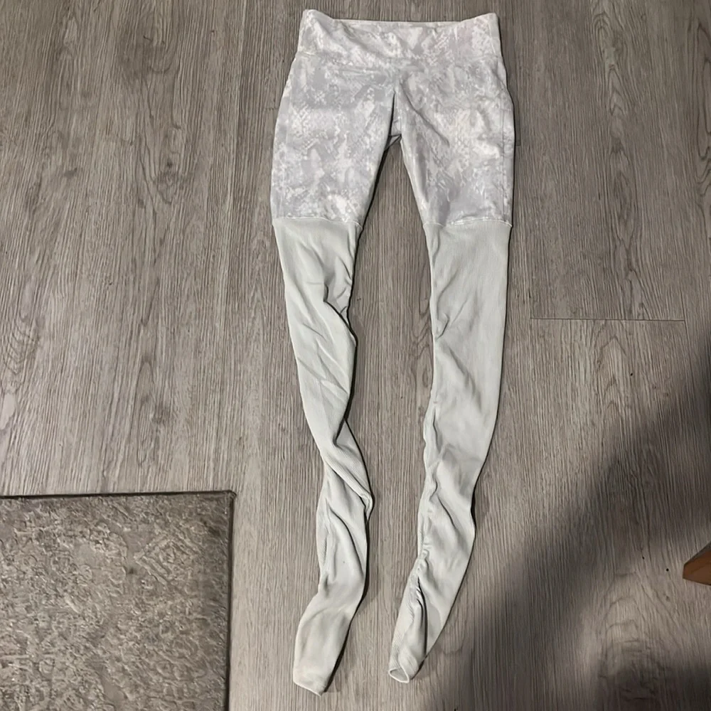 Alo Yoga two tone leggings